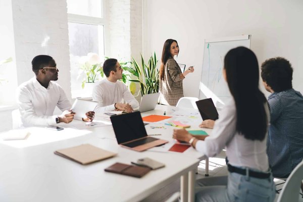 Quelles sont les meilleures stratégies pour naviguer dans le droit des marques à l'international pour les PME?